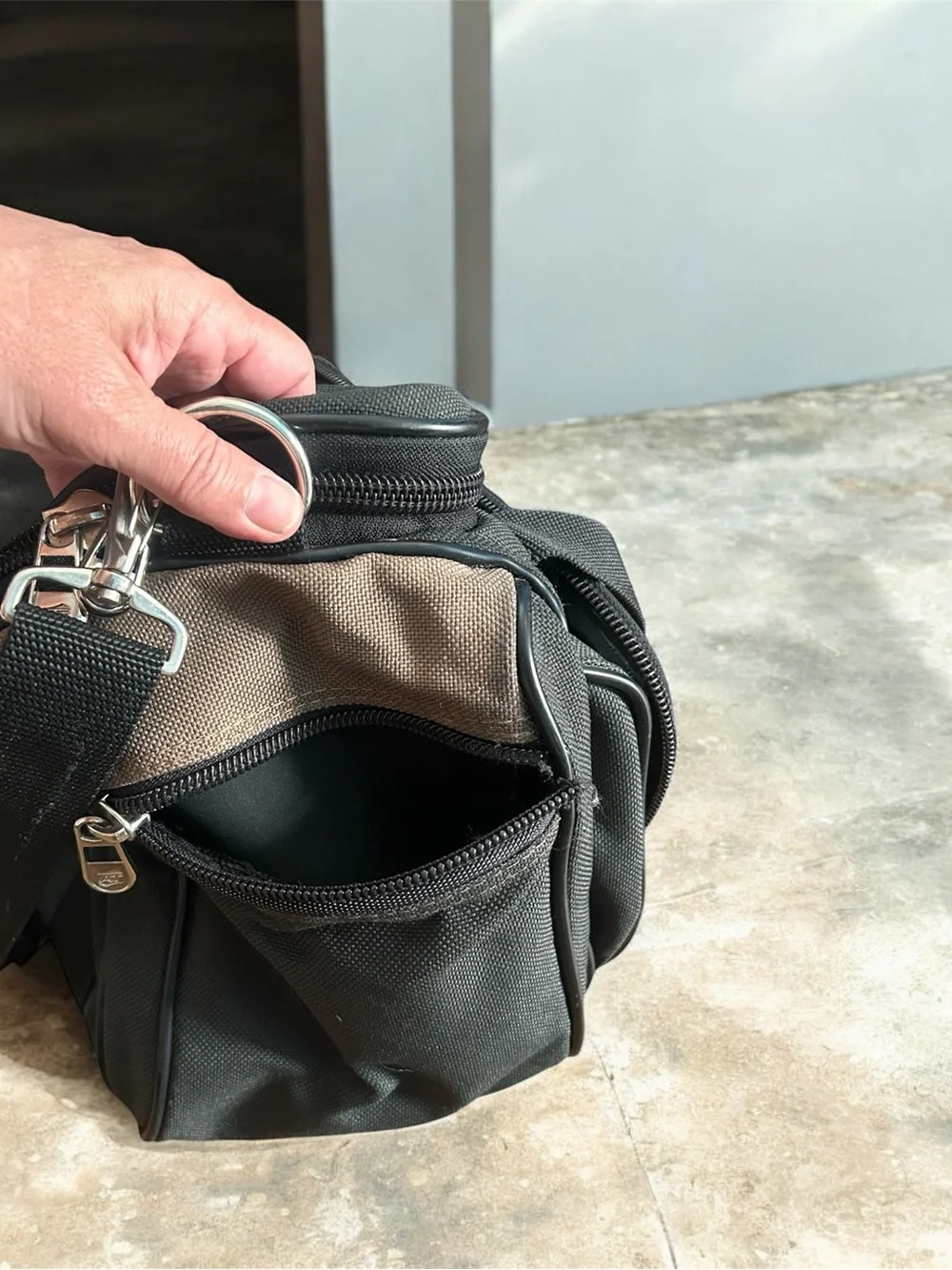 Vtg 1980’s Travel Accessory Bag - Classic American Tourister with OG Travel Tag